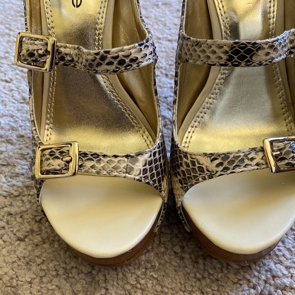 Bebe high heels never worn Size 5 M - Picture 5 of 6